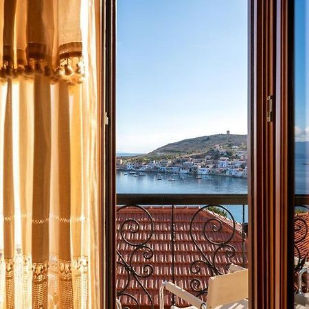 Villa Lola Chalki Town Bagian luar foto