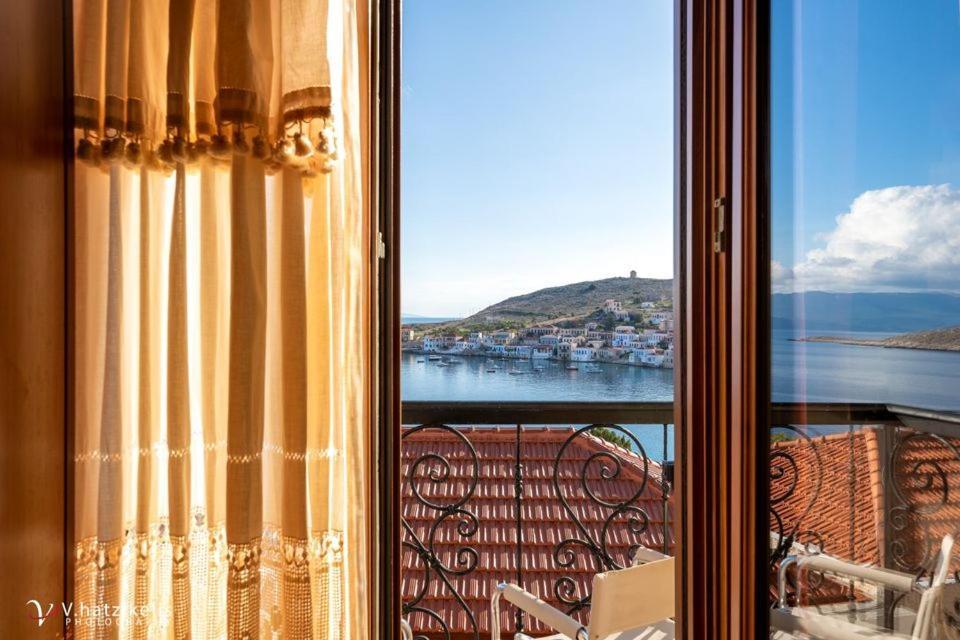 Villa Lola Chalki Town Bagian luar foto