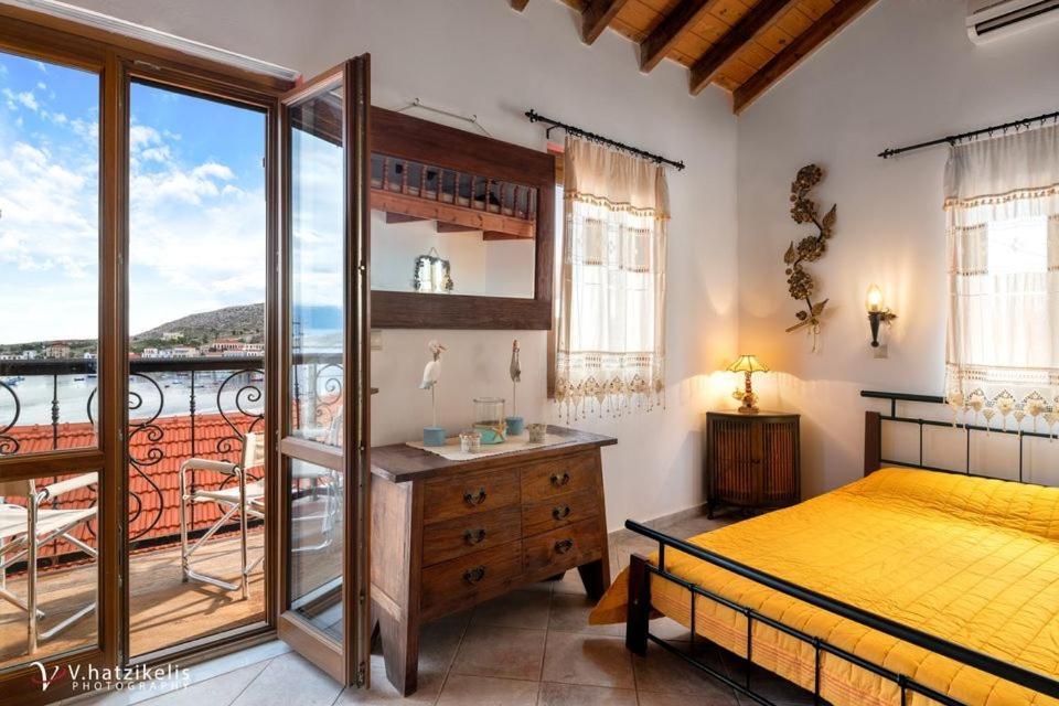 Villa Lola Chalki Town Bagian luar foto